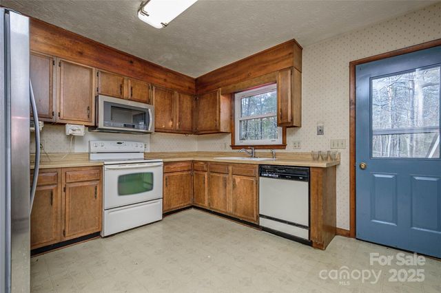 220 Leverette Drive, Hendersonville, NC 28791