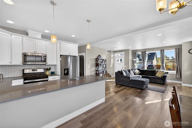 5571 Clearview Drive, Ferndale, WA 98248