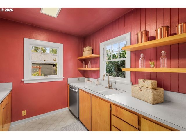 3329 Ne TILLAMOOK St, Portland, OR 97212