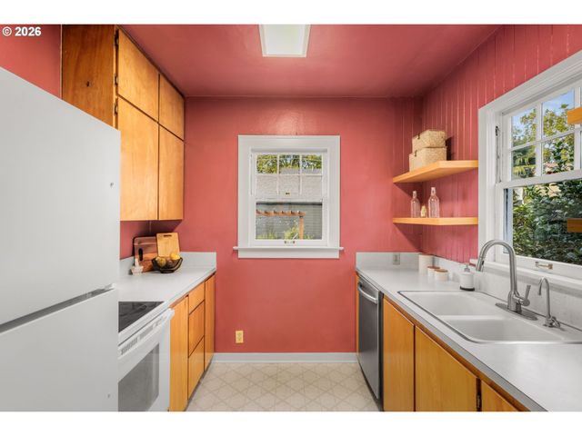 3329 Ne TILLAMOOK St, Portland, OR 97212