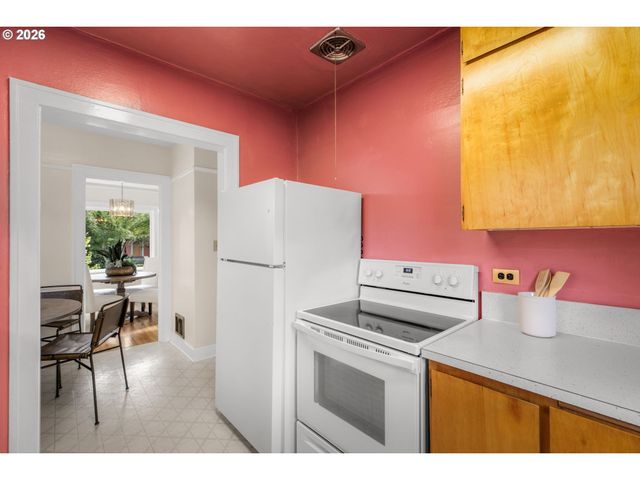 3329 Ne TILLAMOOK St, Portland, OR 97212