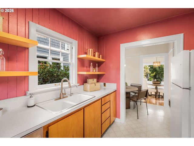 3329 Ne TILLAMOOK St, Portland, OR 97212