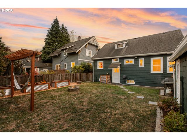 3329 Ne TILLAMOOK St, Portland, OR 97212