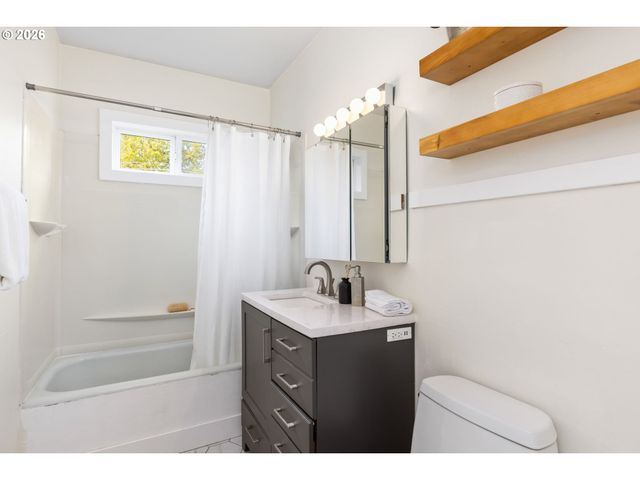 3329 Ne TILLAMOOK St, Portland, OR 97212