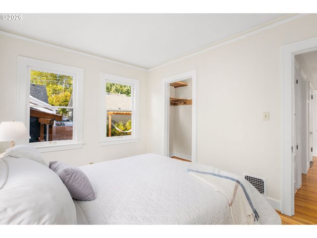 3329 Ne TILLAMOOK St, Portland, OR 97212