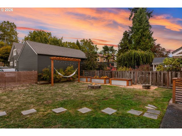 3329 Ne TILLAMOOK St, Portland, OR 97212