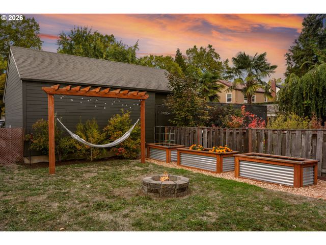3329 Ne TILLAMOOK St, Portland, OR 97212
