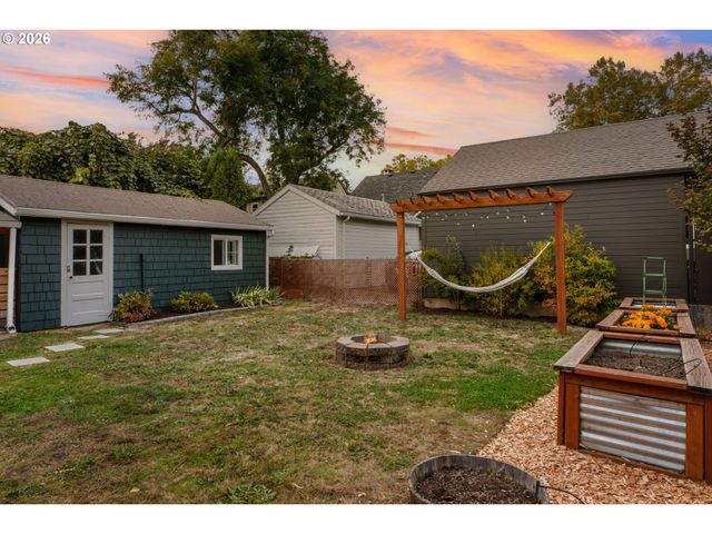 3329 Ne TILLAMOOK St, Portland, OR 97212