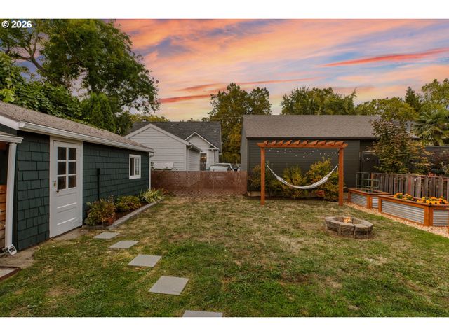 3329 Ne TILLAMOOK St, Portland, OR 97212
