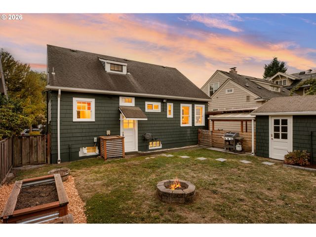 3329 Ne TILLAMOOK St, Portland, OR 97212