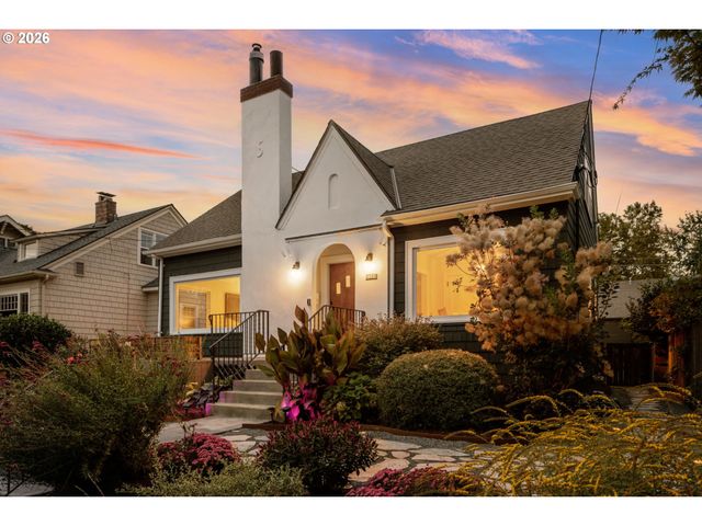 3329 Ne TILLAMOOK St, Portland, OR 97212