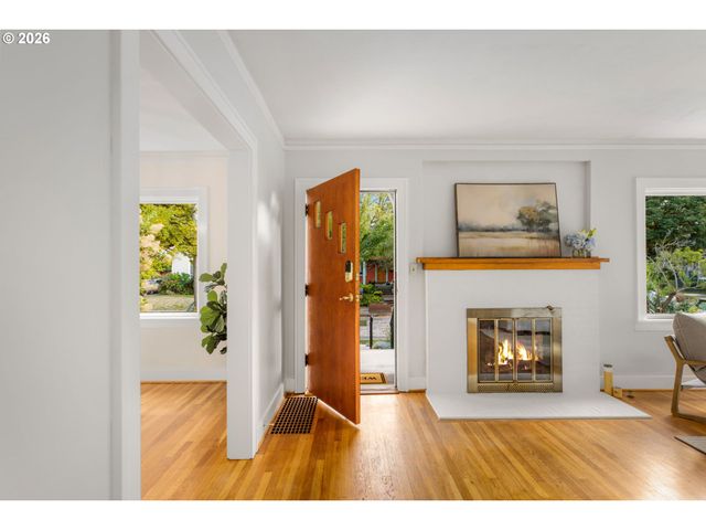 3329 Ne TILLAMOOK St, Portland, OR 97212