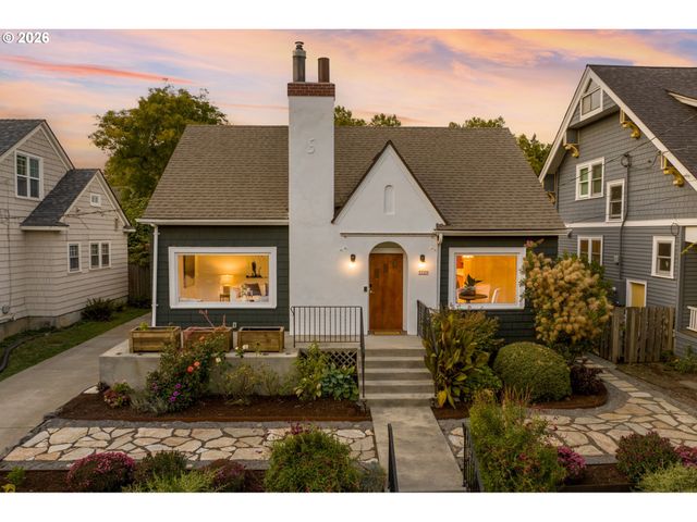 3329 Ne TILLAMOOK St, Portland, OR 97212