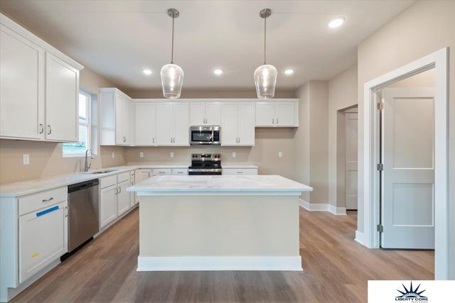 19914 Weir Street, Omaha, NE 68135