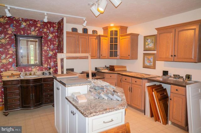 389 BASEHOAR RD, Littlestown, PA 17340