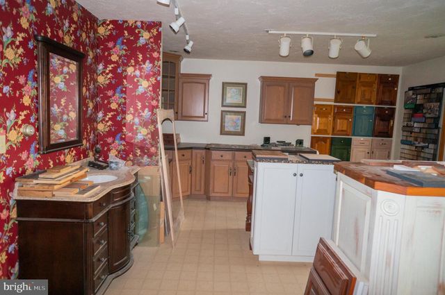 389 BASEHOAR RD, Littlestown, PA 17340