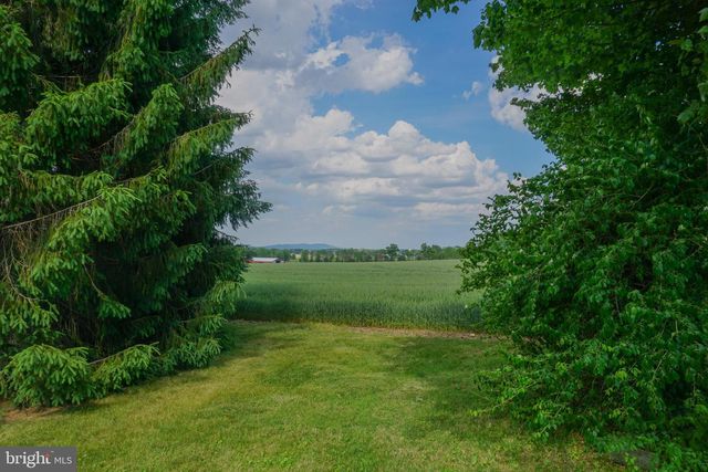 389 BASEHOAR RD, Littlestown, PA 17340