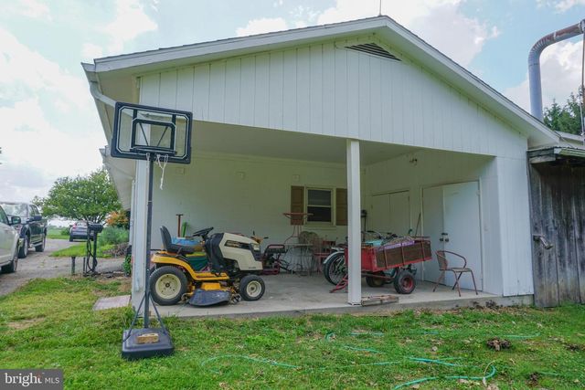 389 BASEHOAR RD, Littlestown, PA 17340