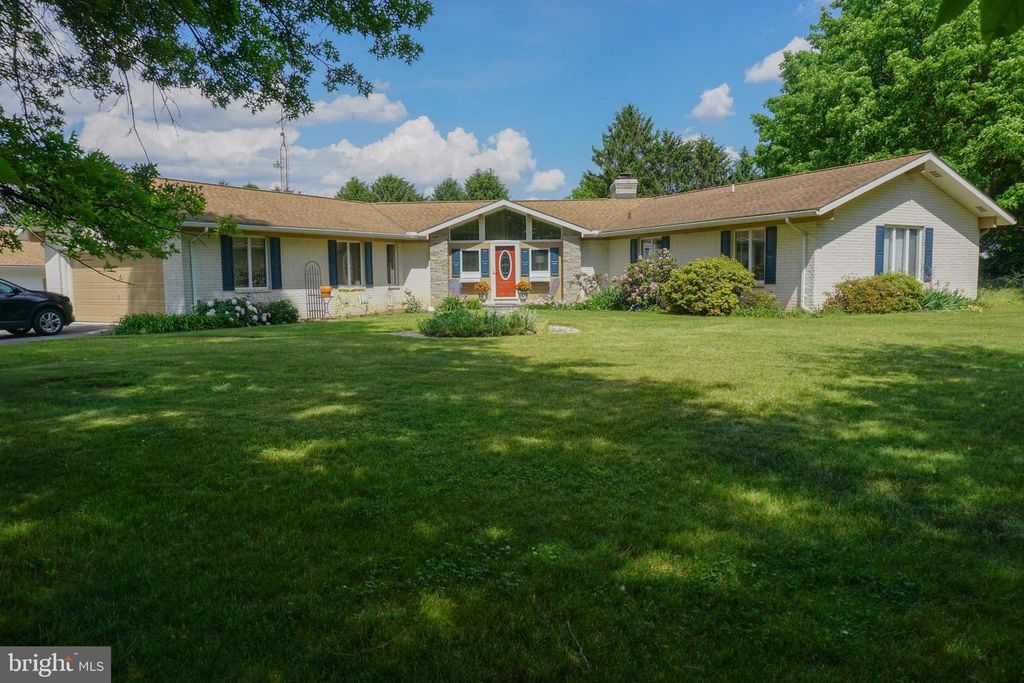 389 BASEHOAR RD, Littlestown, PA 17340