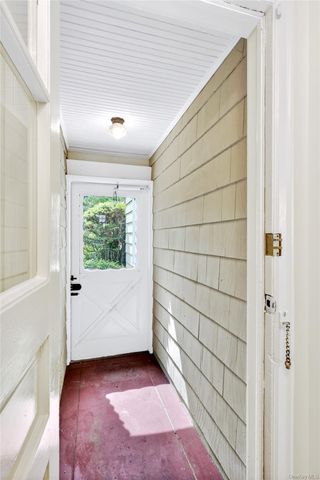 25 Carlton Street, Malverne, NY 11565