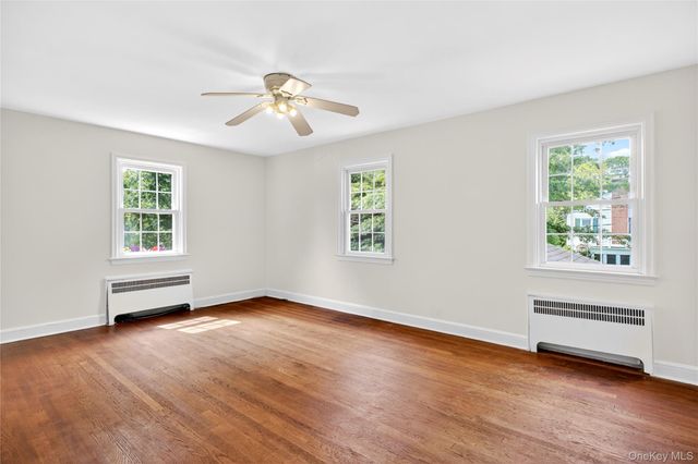 25 Carlton Street, Malverne, NY 11565