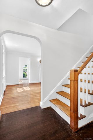 25 Carlton Street, Malverne, NY 11565