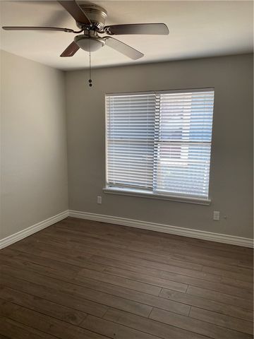 721 Elesa St, Corpus Christi, TX 78405