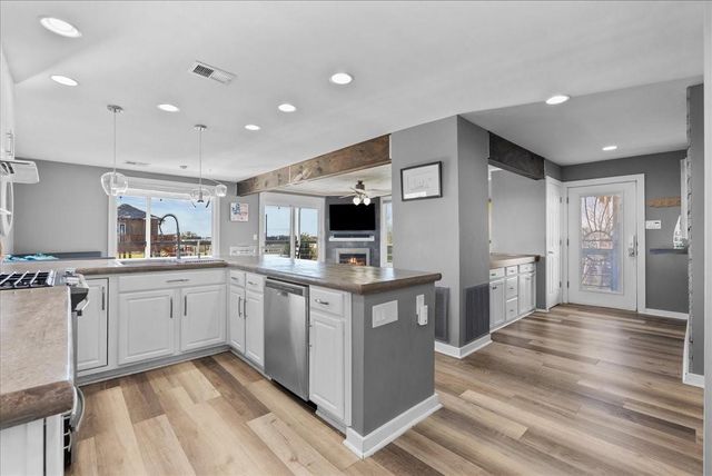 6931 West Holiday Street, Hitchcock, TX 77563