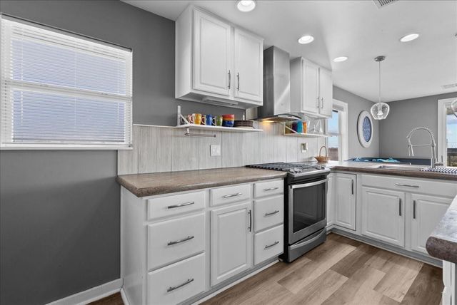 6931 West Holiday Street, Hitchcock, TX 77563