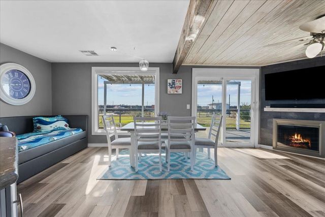 6931 West Holiday Street, Hitchcock, TX 77563