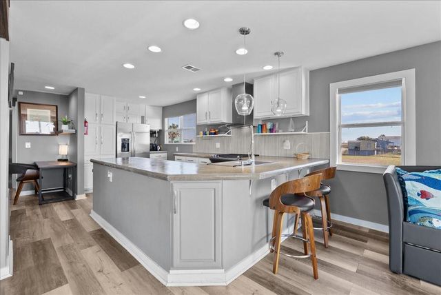 6931 West Holiday Street, Hitchcock, TX 77563