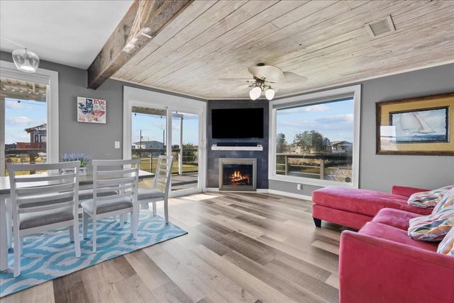 6931 West Holiday Street, Hitchcock, TX 77563