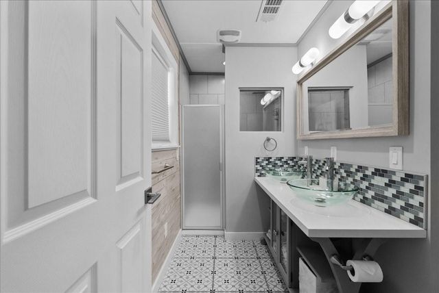 6931 West Holiday Street, Hitchcock, TX 77563