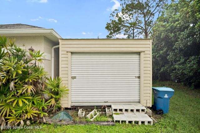 463 Avocado Road NW, Palm Bay, FL 32907