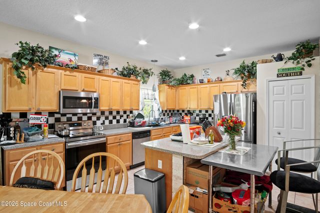 463 Avocado Road NW, Palm Bay, FL 32907