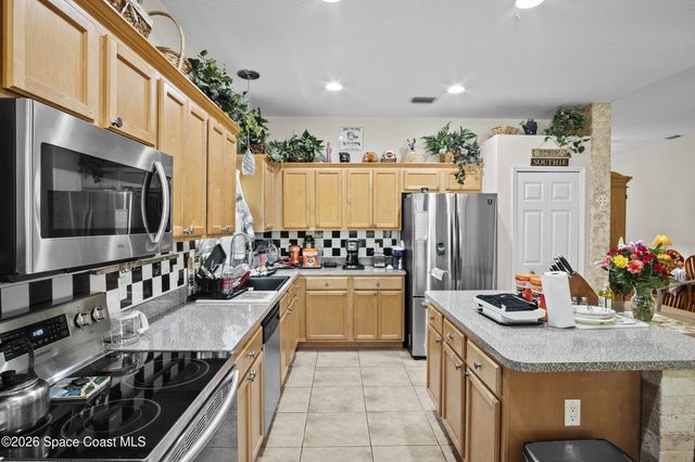 463 Avocado Road NW, Palm Bay, FL 32907