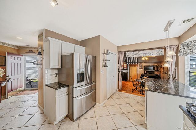 4 Alexandra Drive, Middle Island, NY 11953