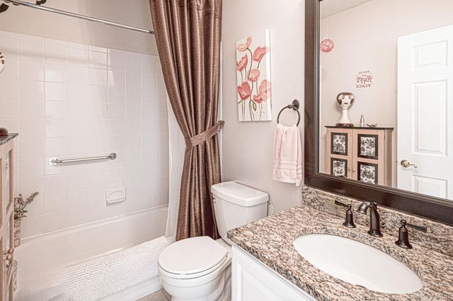 4 Alexandra Drive, Middle Island, NY 11953