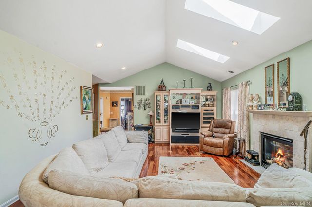 4 Alexandra Drive, Middle Island, NY 11953