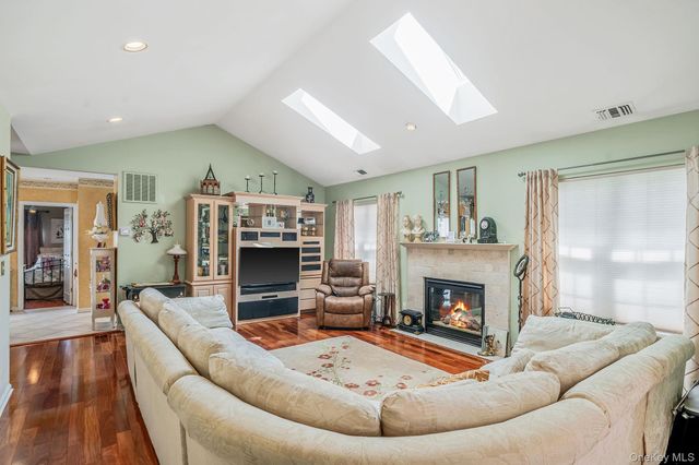 4 Alexandra Drive, Middle Island, NY 11953