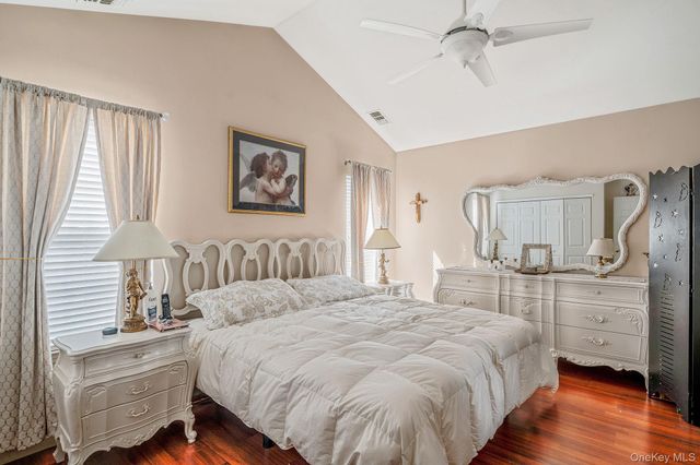 4 Alexandra Drive, Middle Island, NY 11953