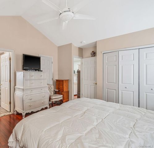 4 Alexandra Drive, Middle Island, NY 11953