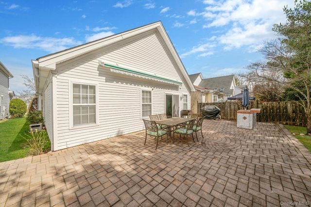 4 Alexandra Drive, Middle Island, NY 11953