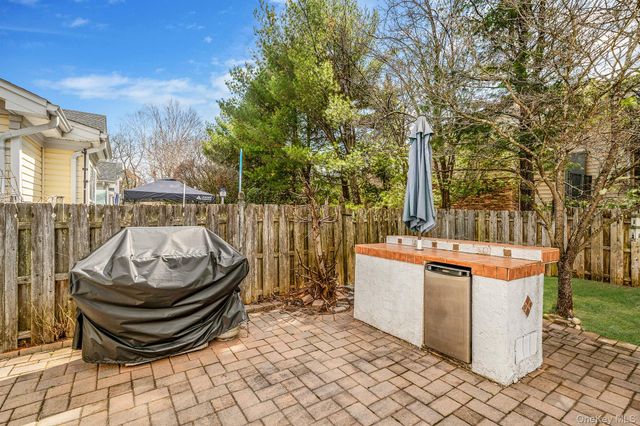 4 Alexandra Drive, Middle Island, NY 11953