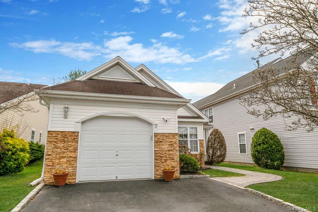 4 Alexandra Drive, Middle Island, NY 11953