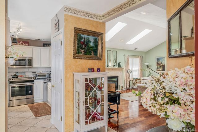 4 Alexandra Drive, Middle Island, NY 11953
