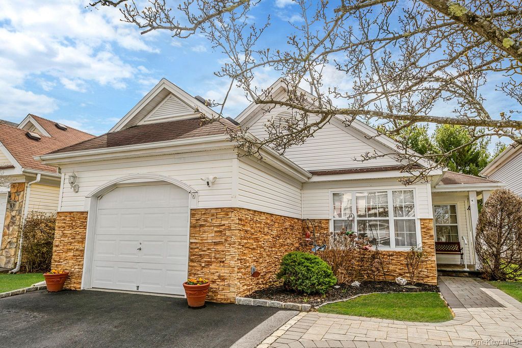 4 Alexandra Drive, Middle Island, NY 11953