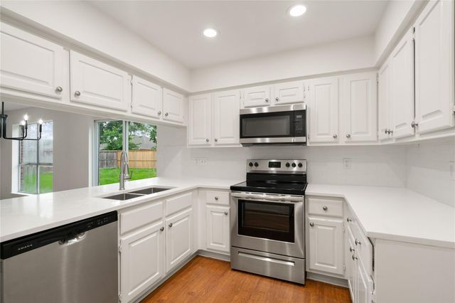 915 S Diamondhead Boulevard, Crosby, TX 77532
