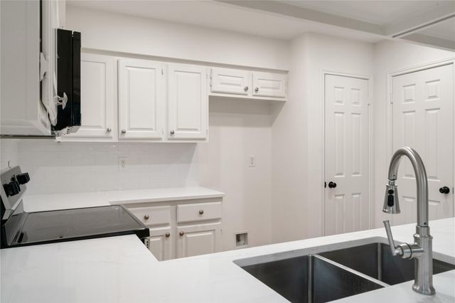 915 S Diamondhead Boulevard, Crosby, TX 77532