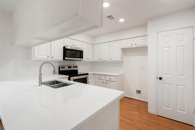 915 S Diamondhead Boulevard, Crosby, TX 77532
